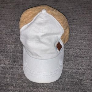 White beachy roxy hat